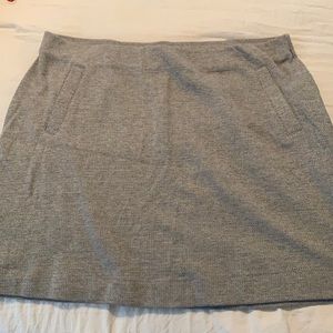 GAP NWOT gray knit skirt